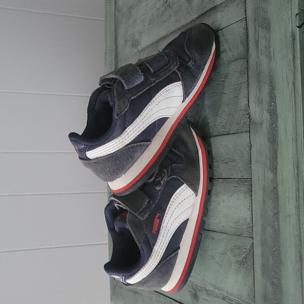 Toddlers size 8 pumas